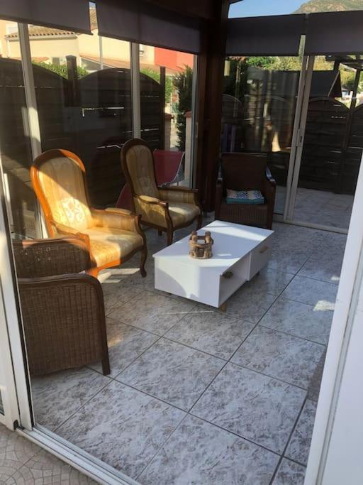 Pavillon 3 Avec Veranda Et Climatisation.